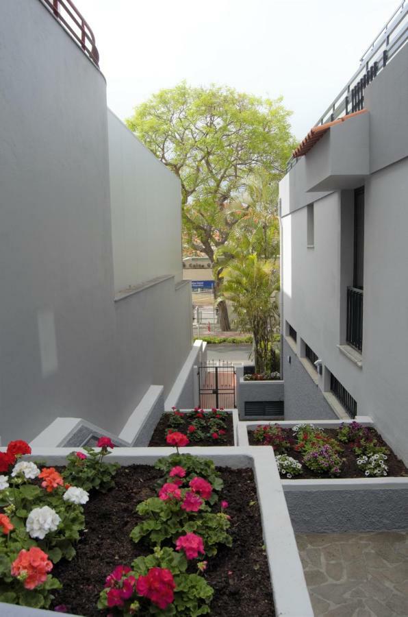 Apartamentos Turisticos Vitoria By Petit Hotels Funchal  Exterior photo